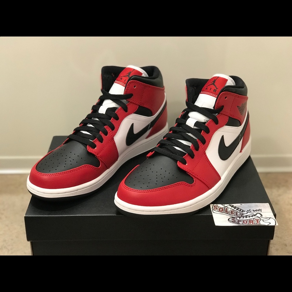 NEW Nike Air Jordan 1 Mid Chicago Black Toe Bred - Picture 2 of 8